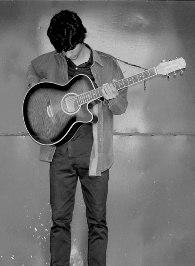 wallace_guitar_web.jpg