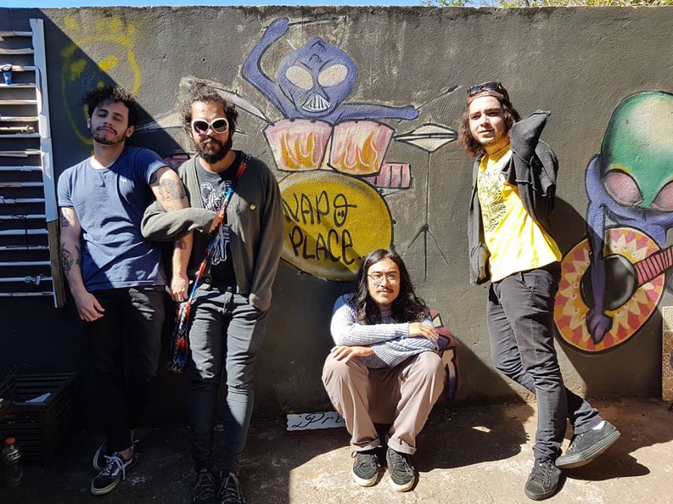 Strawberry Licor lança primeiro EP do novo álbum