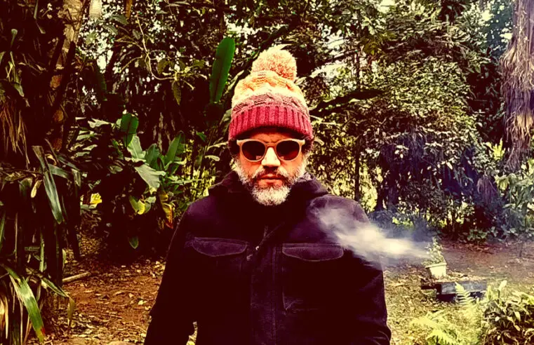 Música inédita avisa sobre relançamento de Bonifrate