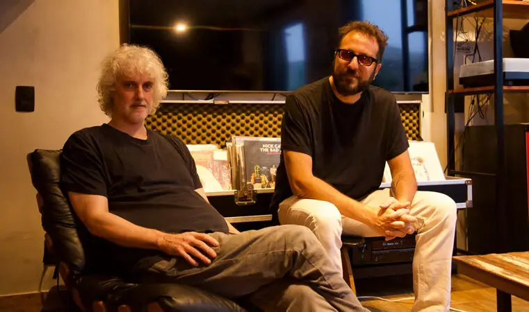 Álbum-estreia de Velha prova que para soar tipicamente carioca não precisa ter batuque nem pancadão