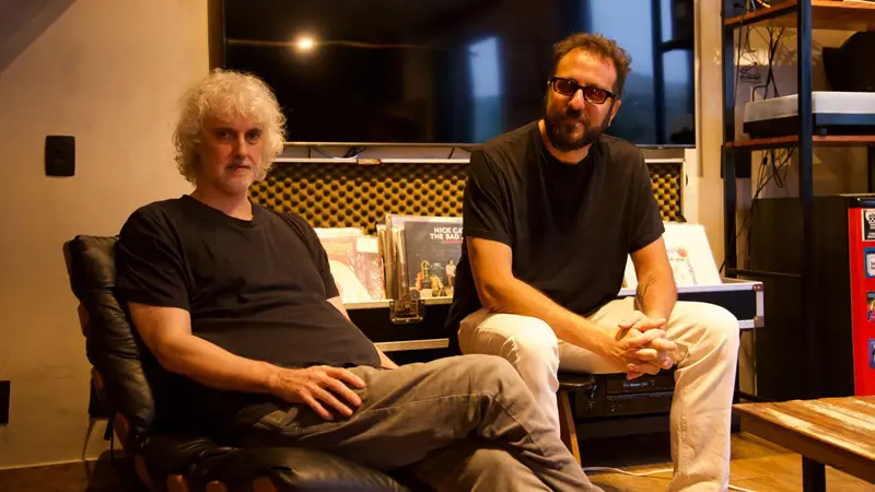 Álbum-estreia de Velha prova que para soar tipicamente carioca não precisa ter batuque nem pancadão